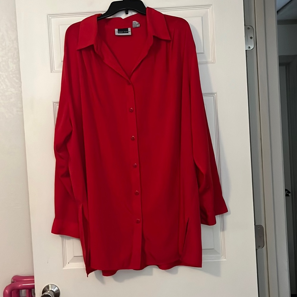 WOMEN’S PLUS SIZE LONG SLEEVE BUTTON DOWN BLOUSE : SIZE 3X.